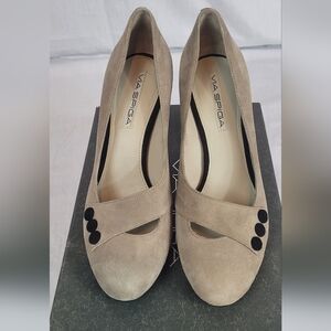 Via Spiga Pansy Grey Gray Black Suede with Buttons Heels 7 1/2 7.5